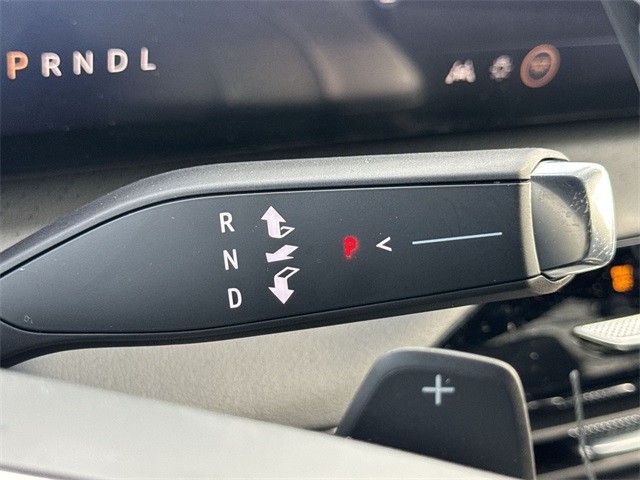 Buick Enclave Vehicle Full-screen Gallery Image 20