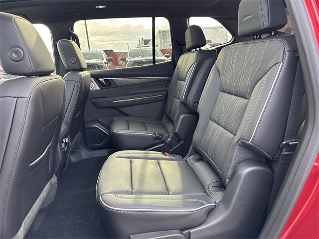 Buick Enclave Vehicle Full-screen Gallery Image 23