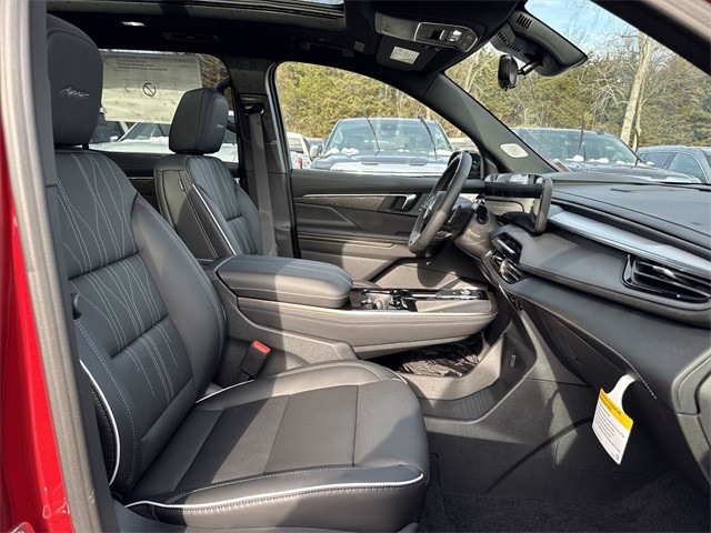 Buick Enclave Vehicle Full-screen Gallery Image 26