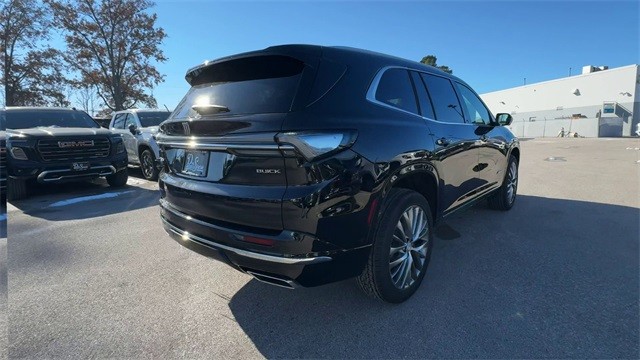 Buick Enclave Vehicle Full-screen Gallery Image 08