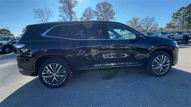 Buick Enclave Vehicle Full-screen Gallery Image 09