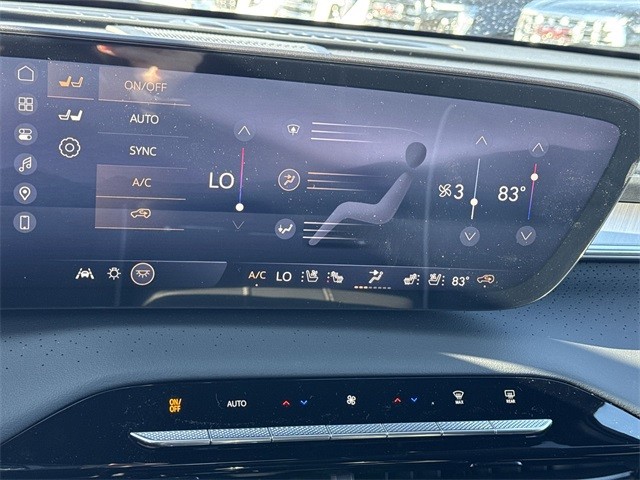 Buick Enclave Vehicle Full-screen Gallery Image 19