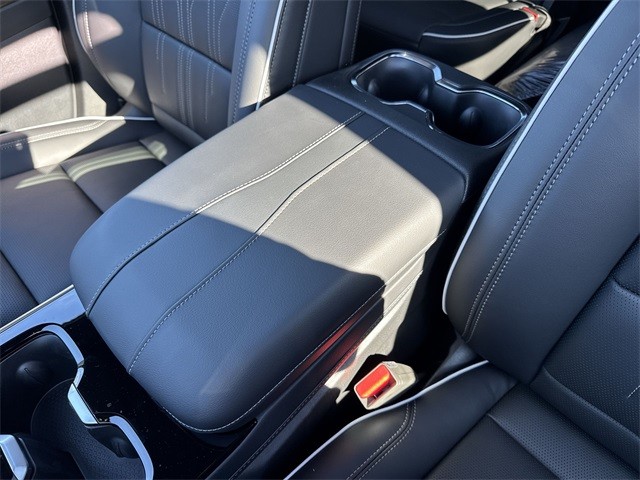 Buick Enclave Vehicle Full-screen Gallery Image 21