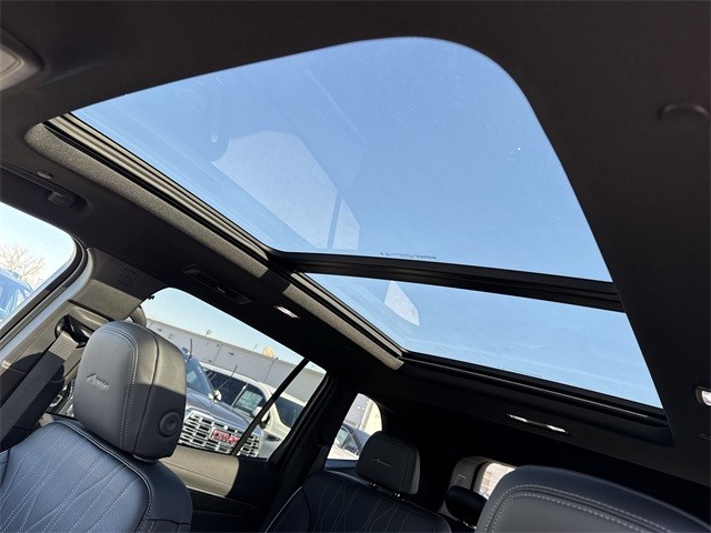 Buick Enclave Vehicle Full-screen Gallery Image 22