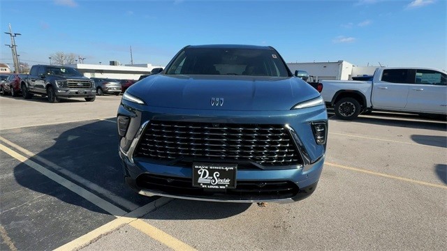 Buick Enclave Vehicle Full-screen Gallery Image 03