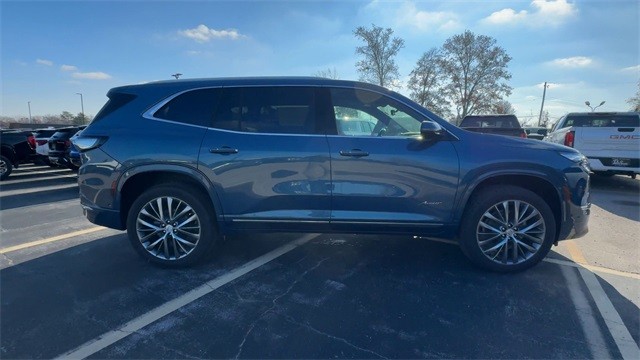 Buick Enclave Vehicle Full-screen Gallery Image 09