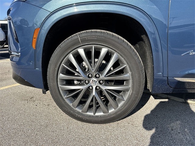 Buick Enclave Vehicle Full-screen Gallery Image 10