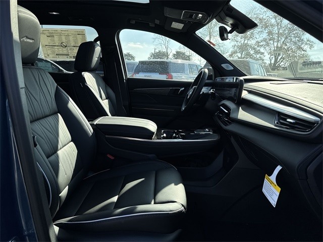 Buick Enclave Vehicle Full-screen Gallery Image 26