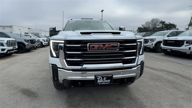 GMC Sierra 3500HD Vehicle Full-screen Gallery Image 03