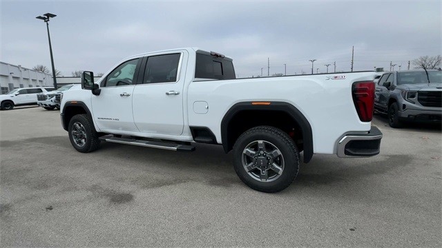 GMC Sierra 3500HD Vehicle Full-screen Gallery Image 06