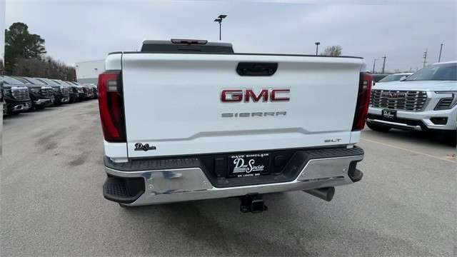 GMC Sierra 3500HD Vehicle Full-screen Gallery Image 07