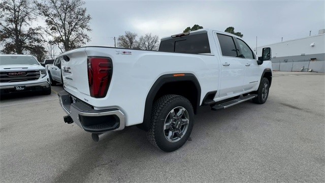 GMC Sierra 3500HD Vehicle Full-screen Gallery Image 08