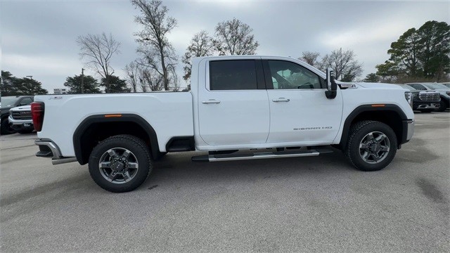 GMC Sierra 3500HD Vehicle Full-screen Gallery Image 09