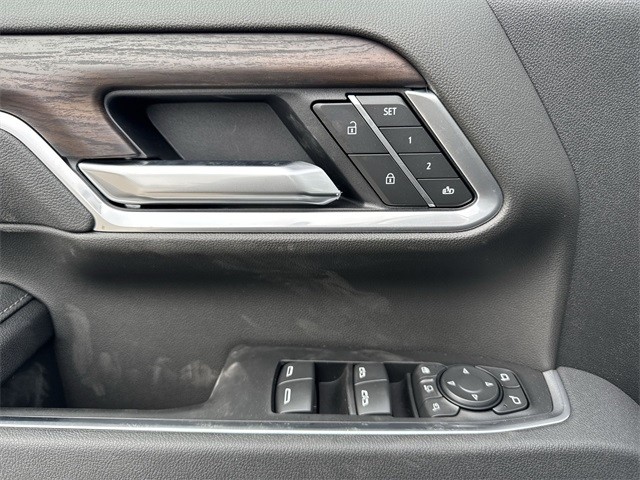 GMC Sierra 3500HD Vehicle Full-screen Gallery Image 13