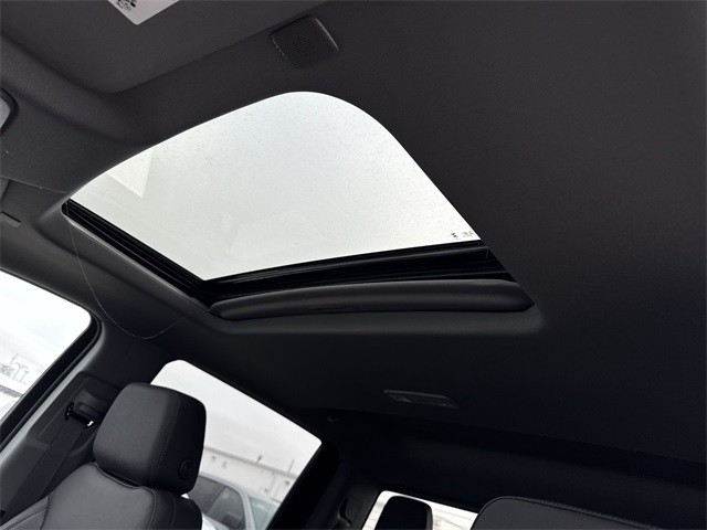 GMC Sierra 3500HD Vehicle Full-screen Gallery Image 22