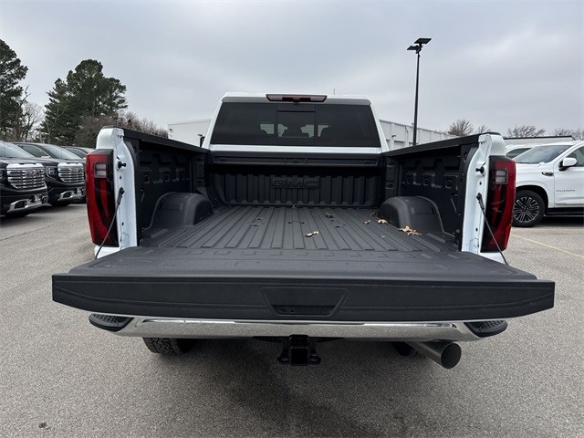 GMC Sierra 3500HD Vehicle Full-screen Gallery Image 24