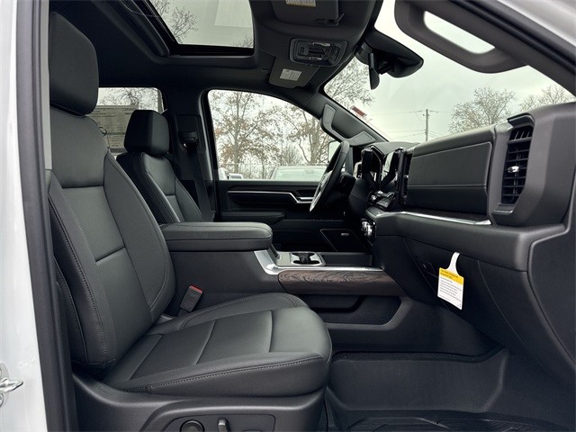 GMC Sierra 3500HD Vehicle Full-screen Gallery Image 25