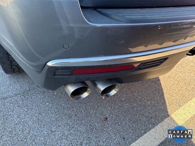 GMC Yukon XL Vehicle Full-screen Gallery Image 07