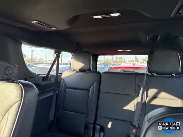 GMC Yukon XL Vehicle Full-screen Gallery Image 13