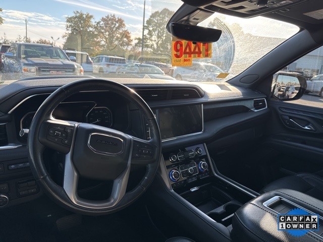 GMC Yukon XL Vehicle Full-screen Gallery Image 14