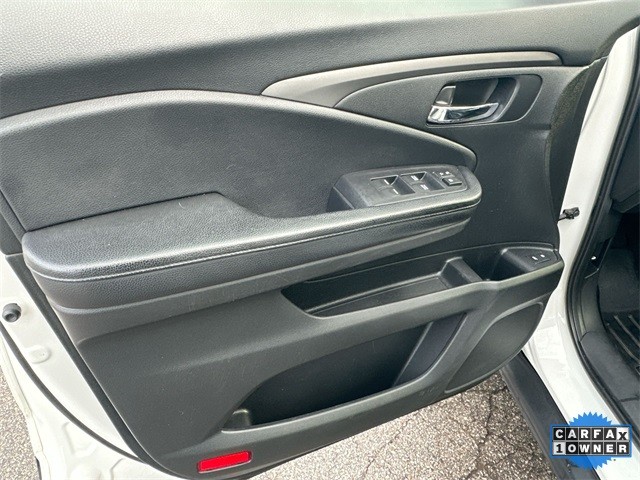 Honda Pilot Vehicle Full-screen Gallery Image 26