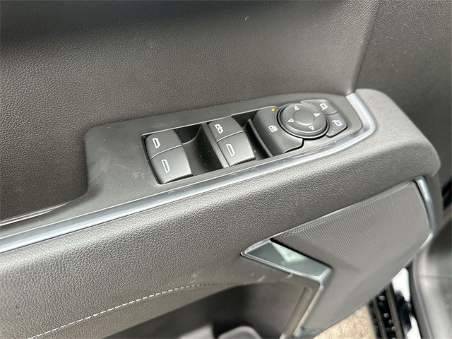 GMC Sierra 1500 Vehicle Full-screen Gallery Image 13