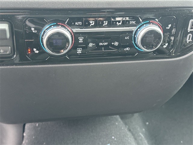 GMC Sierra 1500 Vehicle Full-screen Gallery Image 19