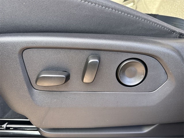 GMC Sierra 1500 Vehicle Full-screen Gallery Image 12