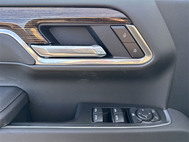 GMC Sierra 1500 Vehicle Full-screen Gallery Image 13