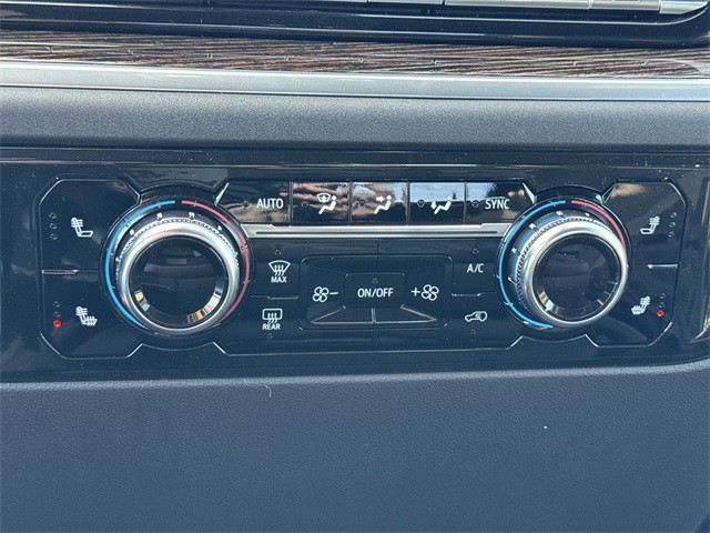 GMC Sierra 1500 Vehicle Full-screen Gallery Image 19