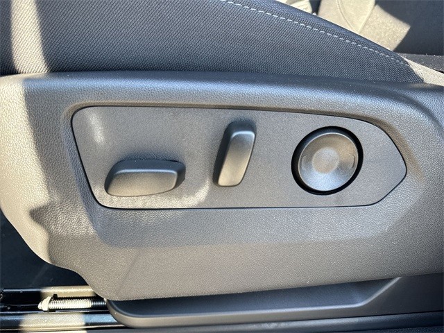 GMC Sierra 1500 Vehicle Full-screen Gallery Image 12