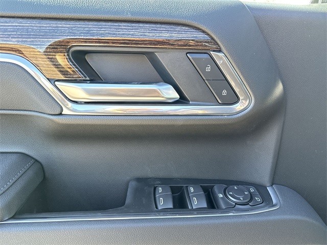 GMC Sierra 1500 Vehicle Full-screen Gallery Image 13