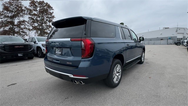 GMC Yukon XL Vehicle Full-screen Gallery Image 08