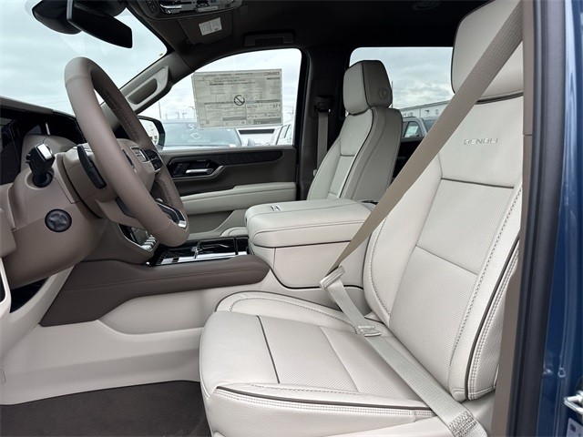 GMC Yukon XL Vehicle Full-screen Gallery Image 11