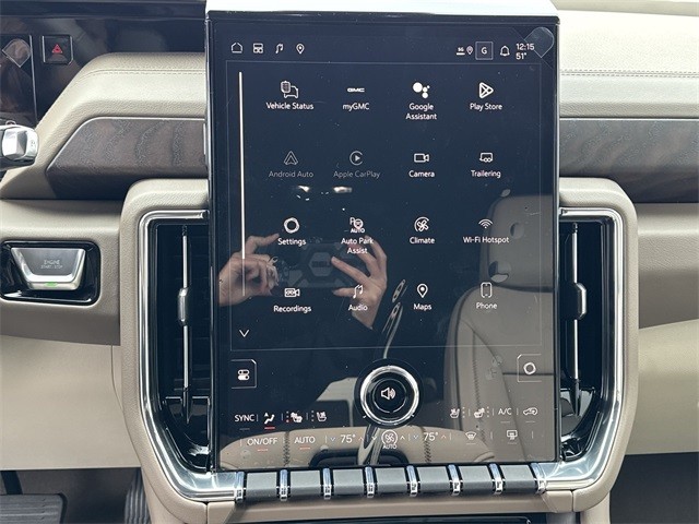 GMC Yukon XL Vehicle Full-screen Gallery Image 16