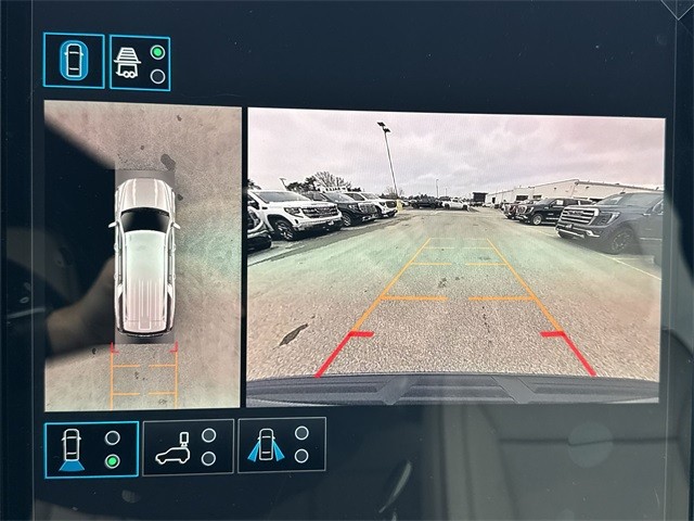 GMC Yukon XL Vehicle Full-screen Gallery Image 17