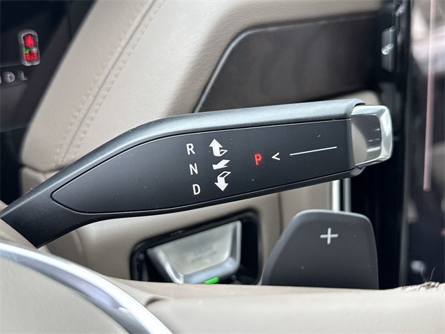 GMC Yukon XL Vehicle Full-screen Gallery Image 20