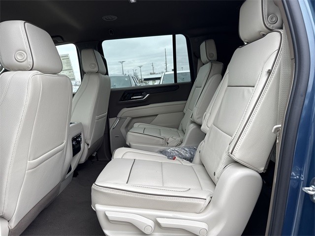 GMC Yukon XL Vehicle Full-screen Gallery Image 22