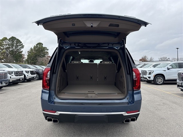 GMC Yukon XL Vehicle Full-screen Gallery Image 24