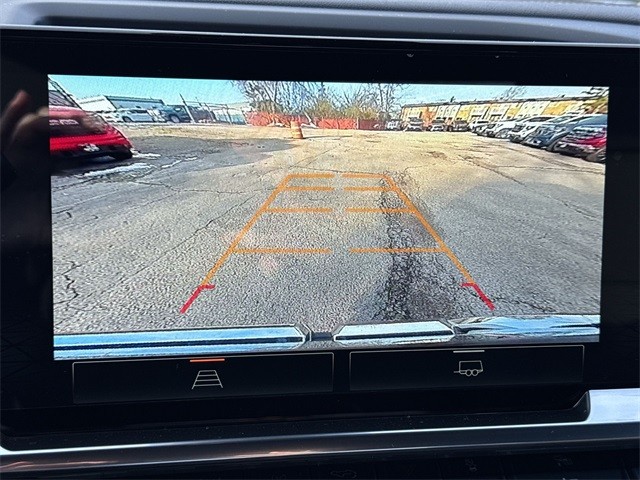 GMC Sierra 1500 Vehicle Full-screen Gallery Image 17