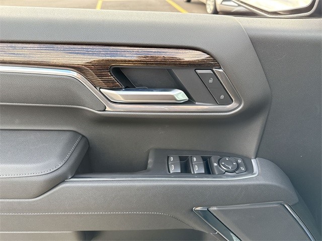 GMC Sierra 1500 Vehicle Full-screen Gallery Image 13