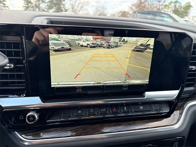 GMC Sierra 1500 Vehicle Full-screen Gallery Image 17