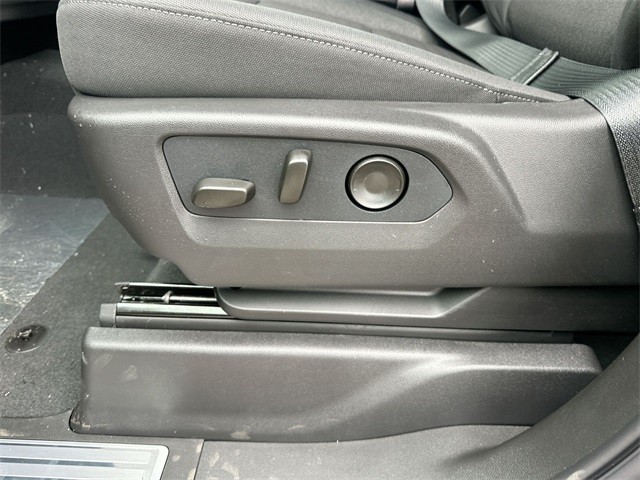 GMC Sierra 1500 Vehicle Full-screen Gallery Image 12