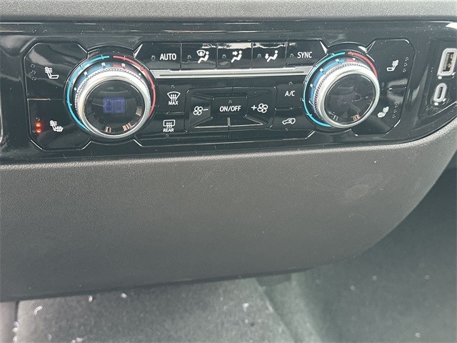 GMC Sierra 1500 Vehicle Full-screen Gallery Image 19