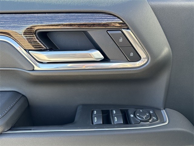 GMC Sierra 1500 Vehicle Full-screen Gallery Image 13