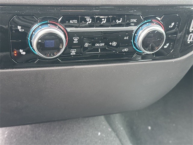 GMC Sierra 1500 Vehicle Full-screen Gallery Image 19