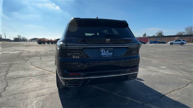 Buick Enclave Vehicle Full-screen Gallery Image 07