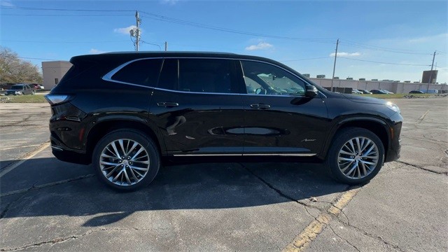 Buick Enclave Vehicle Full-screen Gallery Image 09