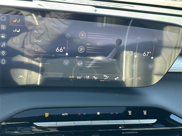 Buick Enclave Vehicle Full-screen Gallery Image 19