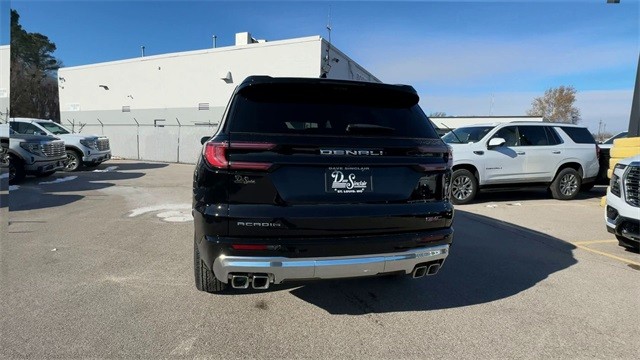 GMC Acadia Vehicle Full-screen Gallery Image 07